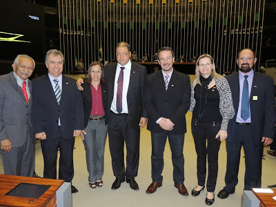 Comerciários são homenageados em sessão na Câmara dos Deputados